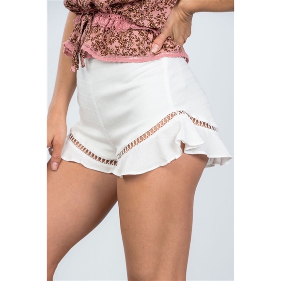 BOHO WHITE LADDER TRIM FRILL HEM BABYDOLL SHORTS - Picture 4 of 7